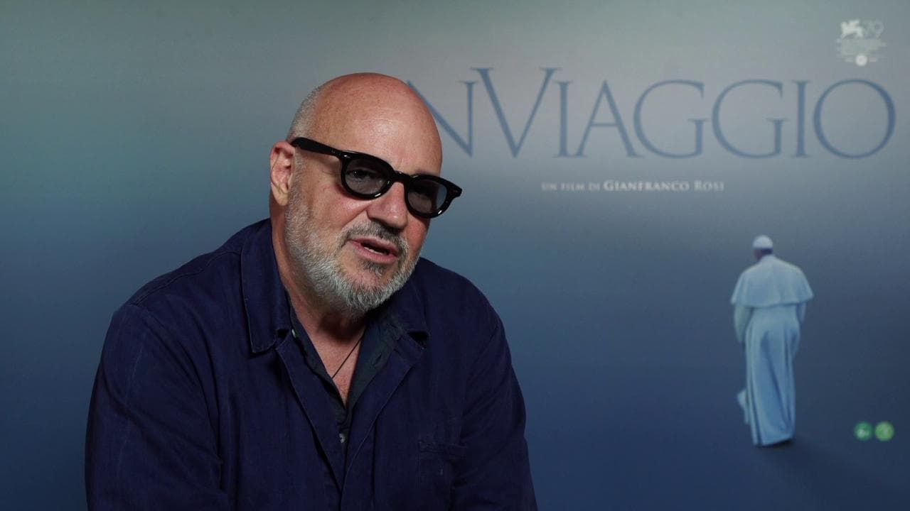 Venezia 79, 'In viaggio' con Gianfranco Rosi: i pellegrinaggi di papa Francesco "fuori dalle mura del Vaticano"