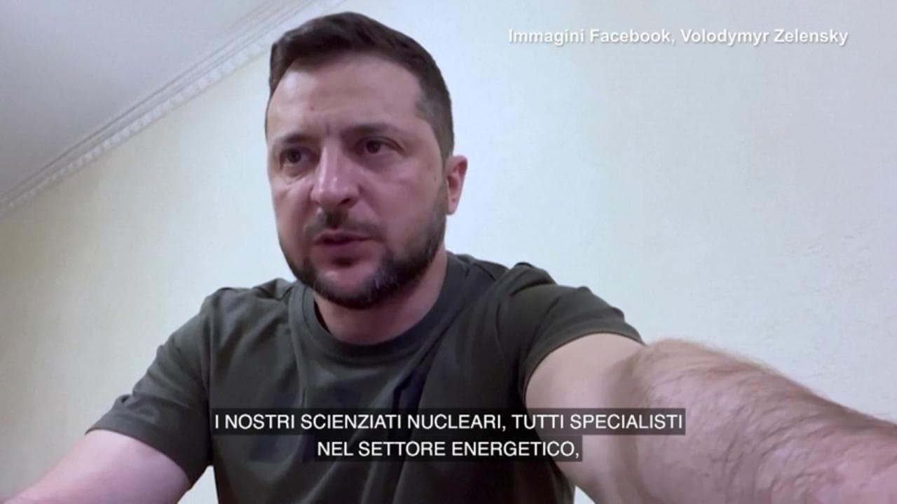 Nucleare, Zelensky: "Grazie a ingegneri di Zaporizhzhia ma rischi alti, servono ispettori"