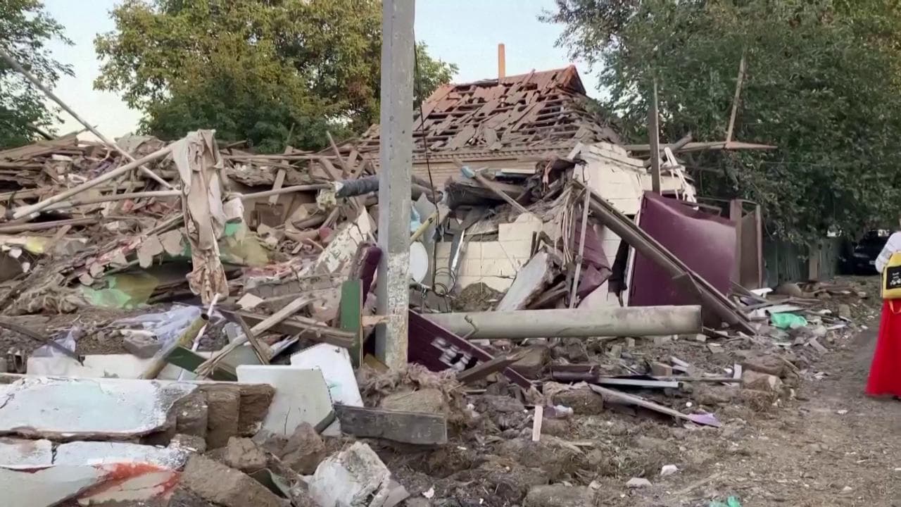 Ucraina, missili russi sulla stazione di Chaplyne: macerie e case distrutte dopo l'attacco
