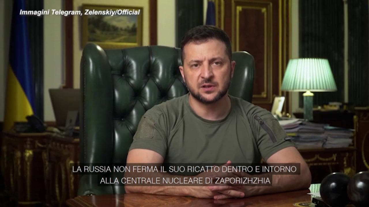 Ucraina, Zelensky: "Il mondo cede al ricatto nucleare della Russia"