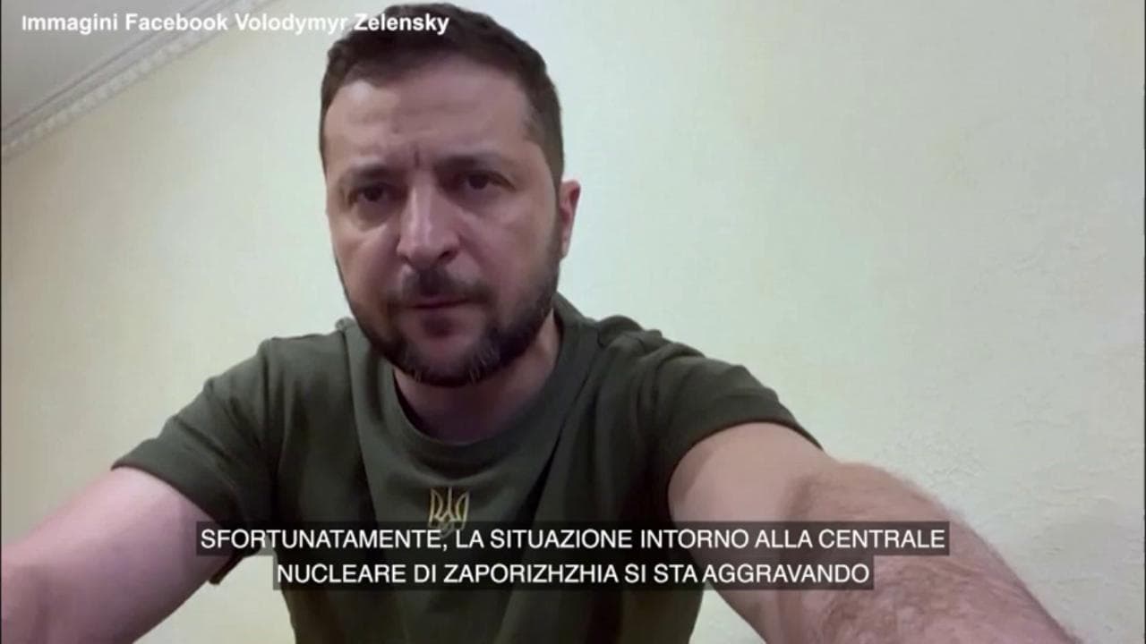 Zelensky: "La situazione a Zaporizhzhia si sta aggravando". E attacca Amnesty International