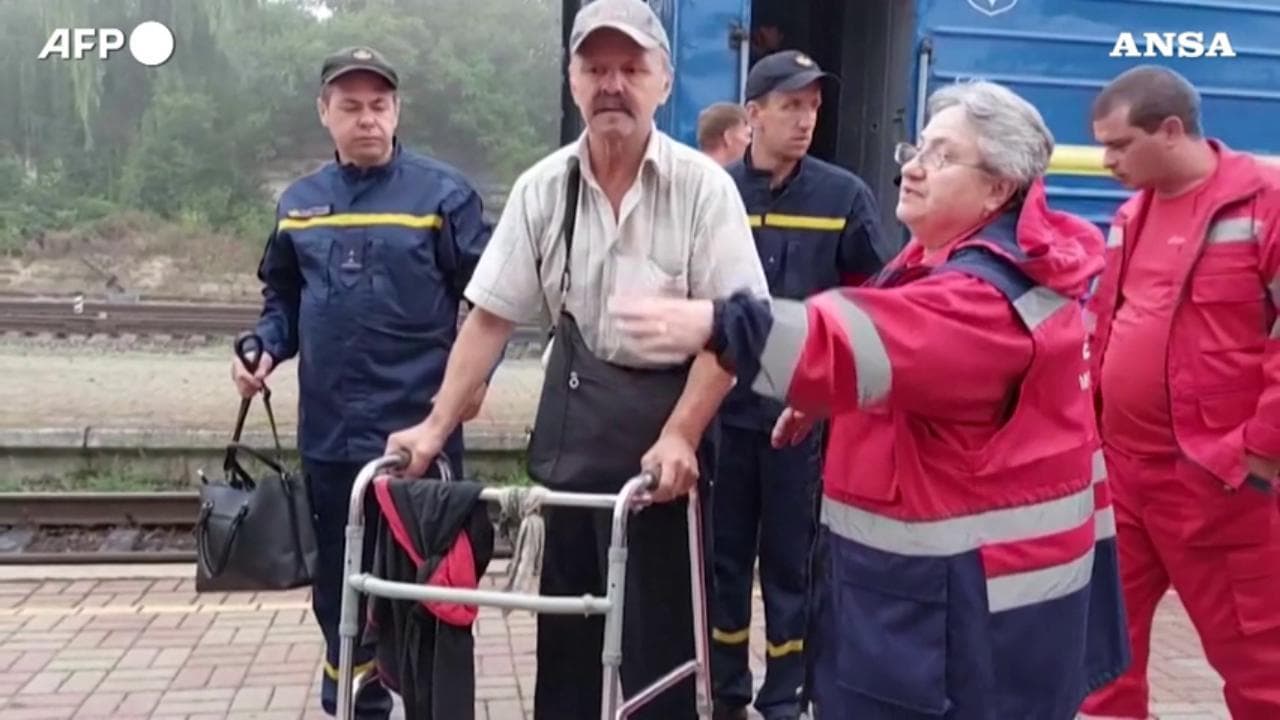 Ucraina, gli evacuati dal Donetsk arrivano a Kropyvnytsky