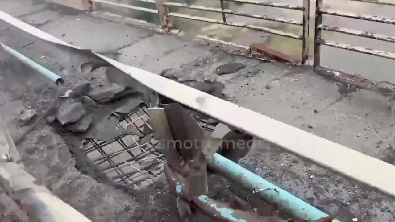 Kherson, l'impatto dei razzi ucraini Himars sul ponte strategico per i russi