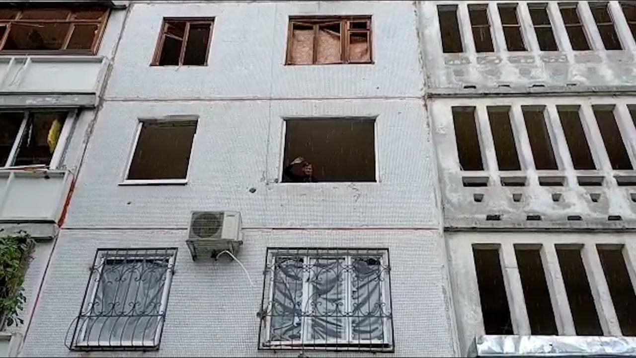 Kharkiv, la vita nei palazzi sventrati