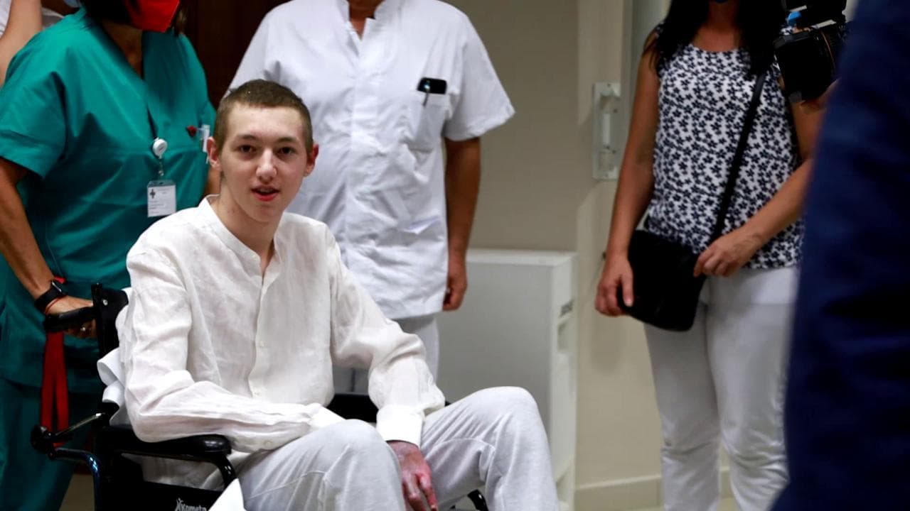 Dimesso giovane ustionato mentre fuggiva dall'Ucraina: il 'piccolo miracolo' dell'équipe italiana