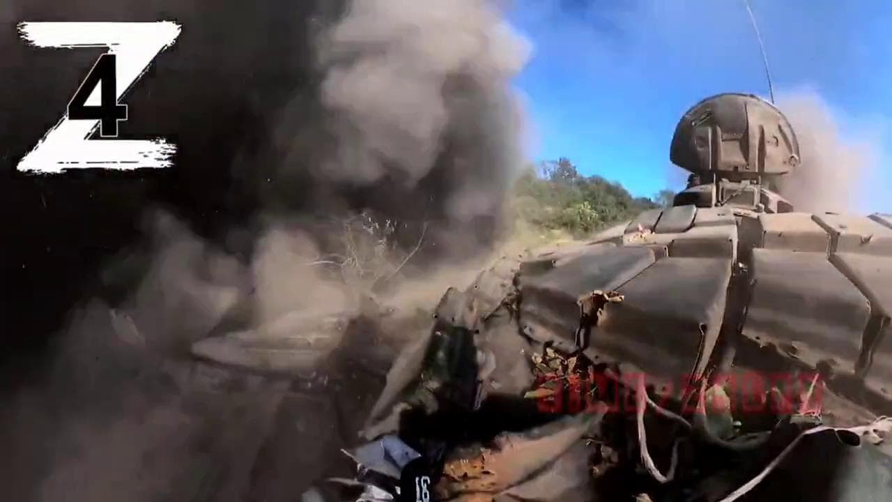 Il tank esplode sulla mina ma gli uomini si salvano