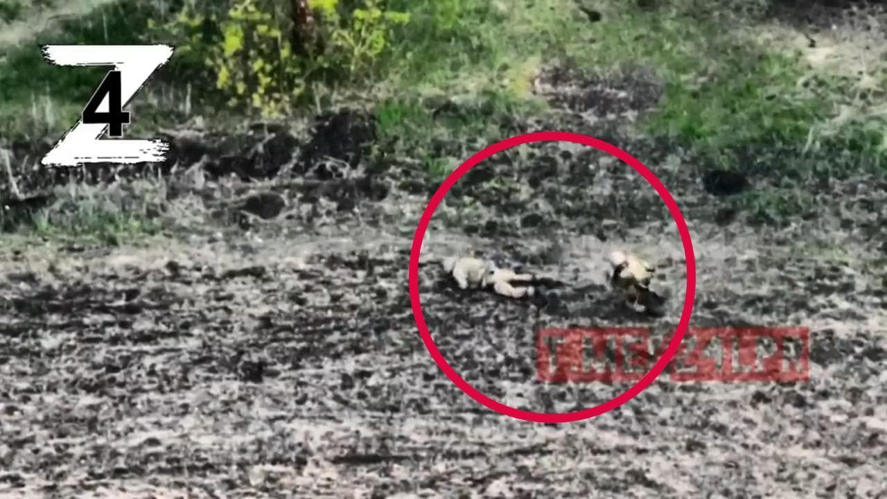 Il soldato che muore combattendo per salvare il compagno ferito