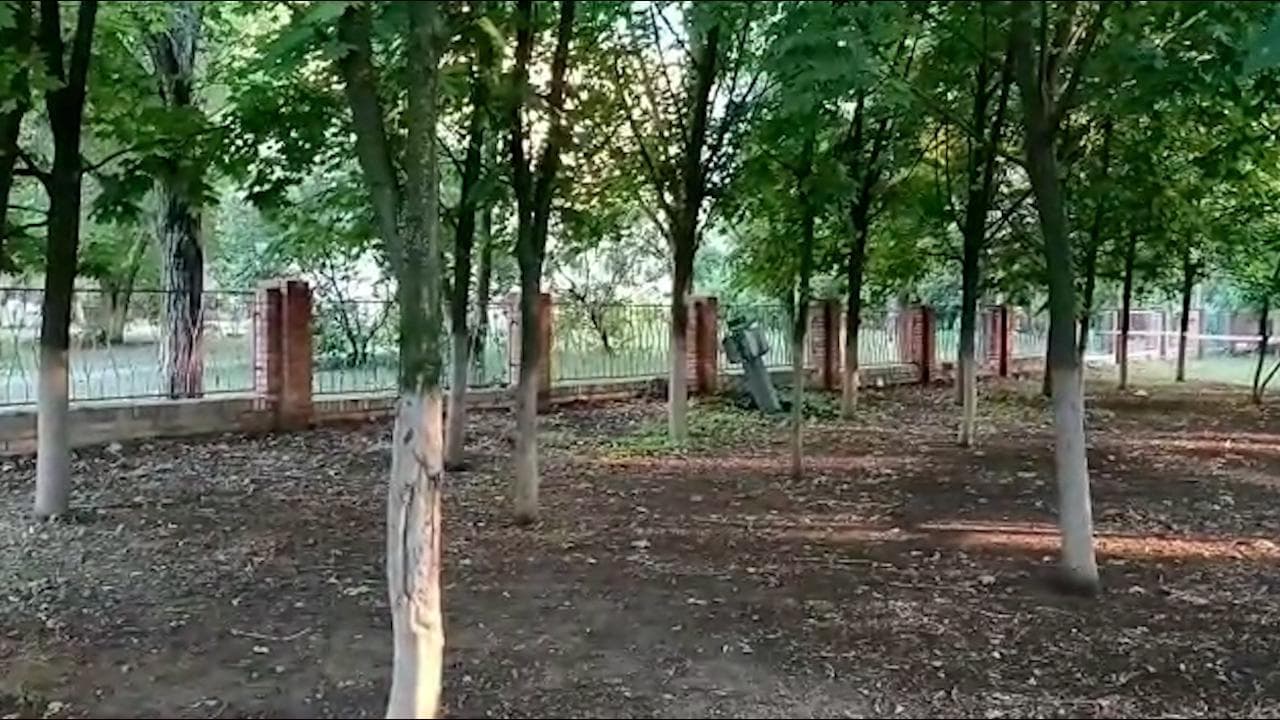 Kramatorsk, un missile russo in giardino