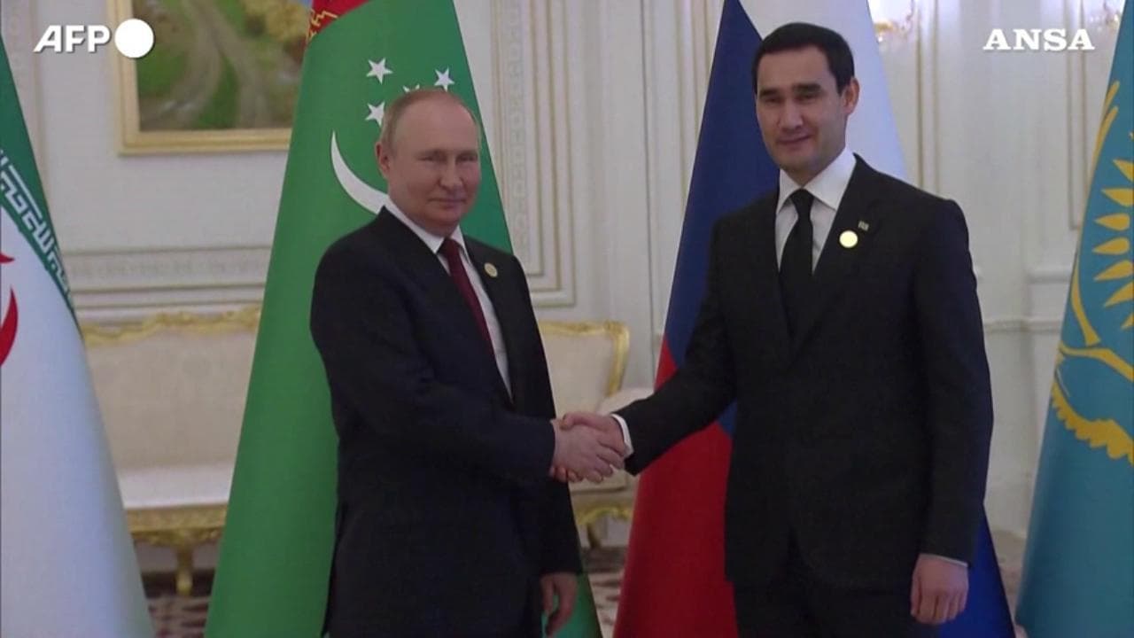 Putin in Turkmenistan per il vertice dei paesi del Mar Caspio