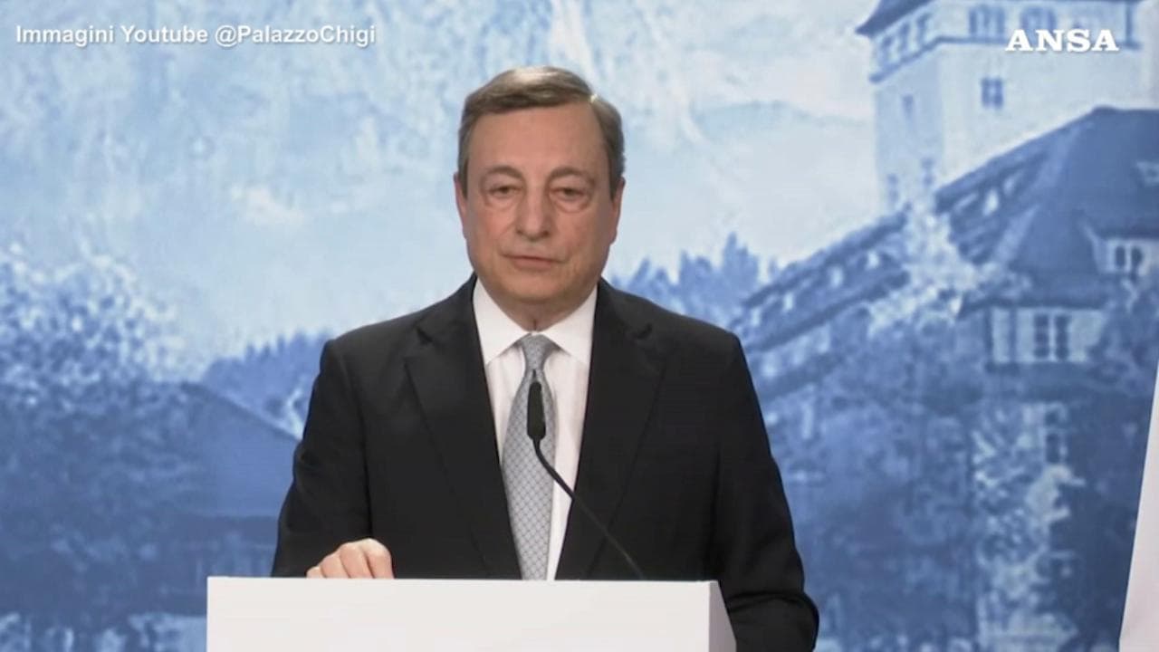 Draghi: "Putin non parteciperà al G20, forse un suo intervento da remoto"