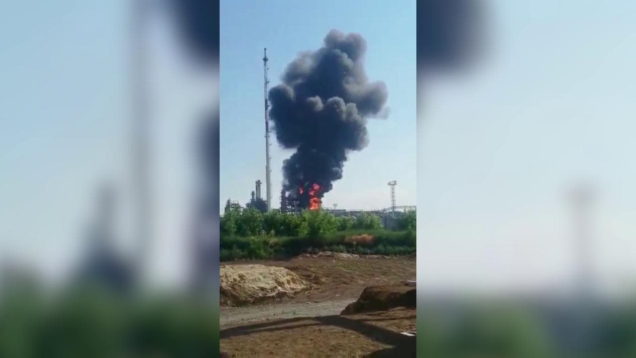 Russia, i droni ucraini colpiscono una raffineria nella regione di Rostov: il momento dell'attacco