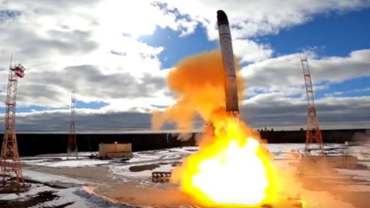 Ecco il Sarmat, missile russo detto "Satan": colpisce con 15 cariche nucleari bersagli a 20 mila km