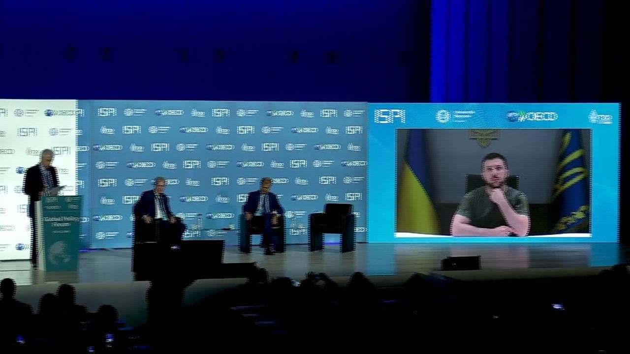Armi all'Ucraina, Zelensky si collega alla Bocconi: "Risoluzione in aula? Per favore sosteneteci!"