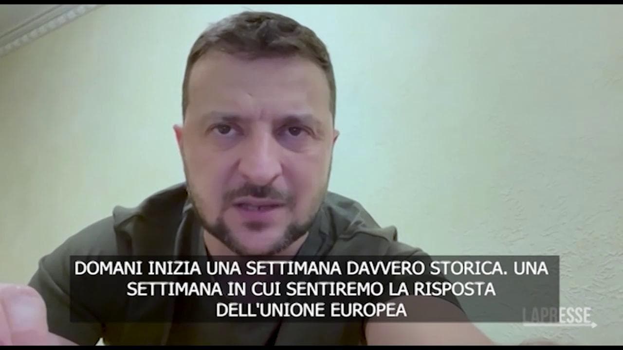 Ucraina, Zelensky: "Inizia una settimana storica verso adesione all'Ue"