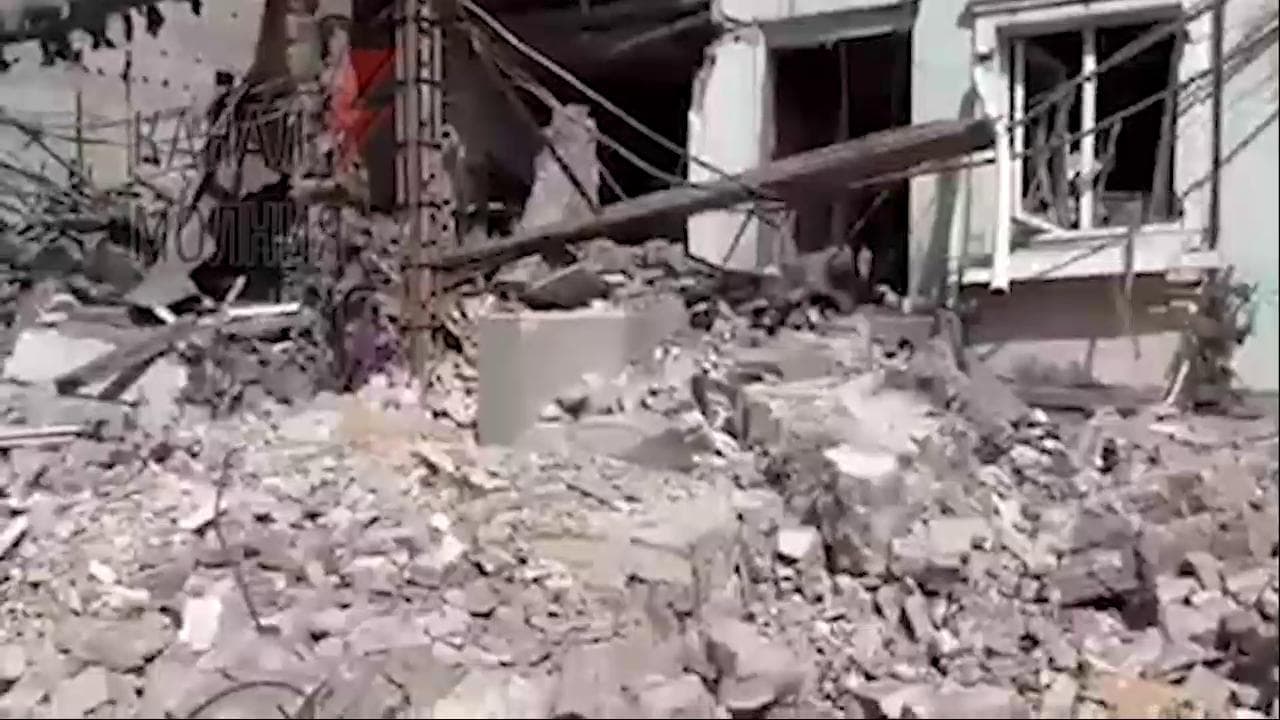 Le due città gemelle del Lugansk sotto i bombardamenti aerei: sei morti
