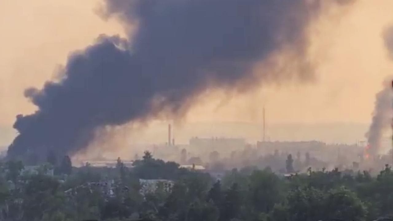 Ucraina, combattimenti "senza tregua" a Severodonetsk: bombardato l'impianto chimico di Azot