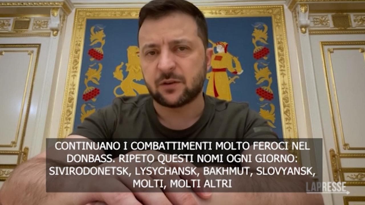Ucraina, Zelensky: "Ai nostri alleati continuiamo a chiedere armi pesanti"