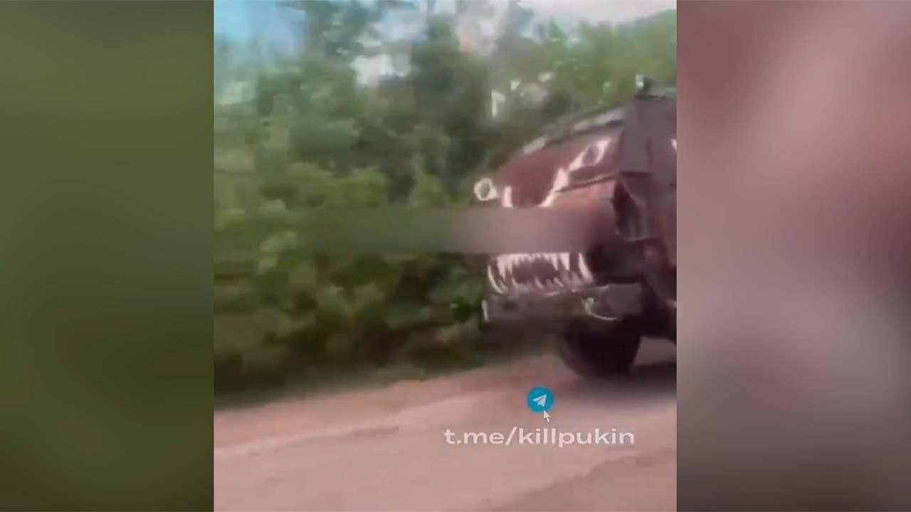 Occhi e bocca, il muso blindato del camion russo