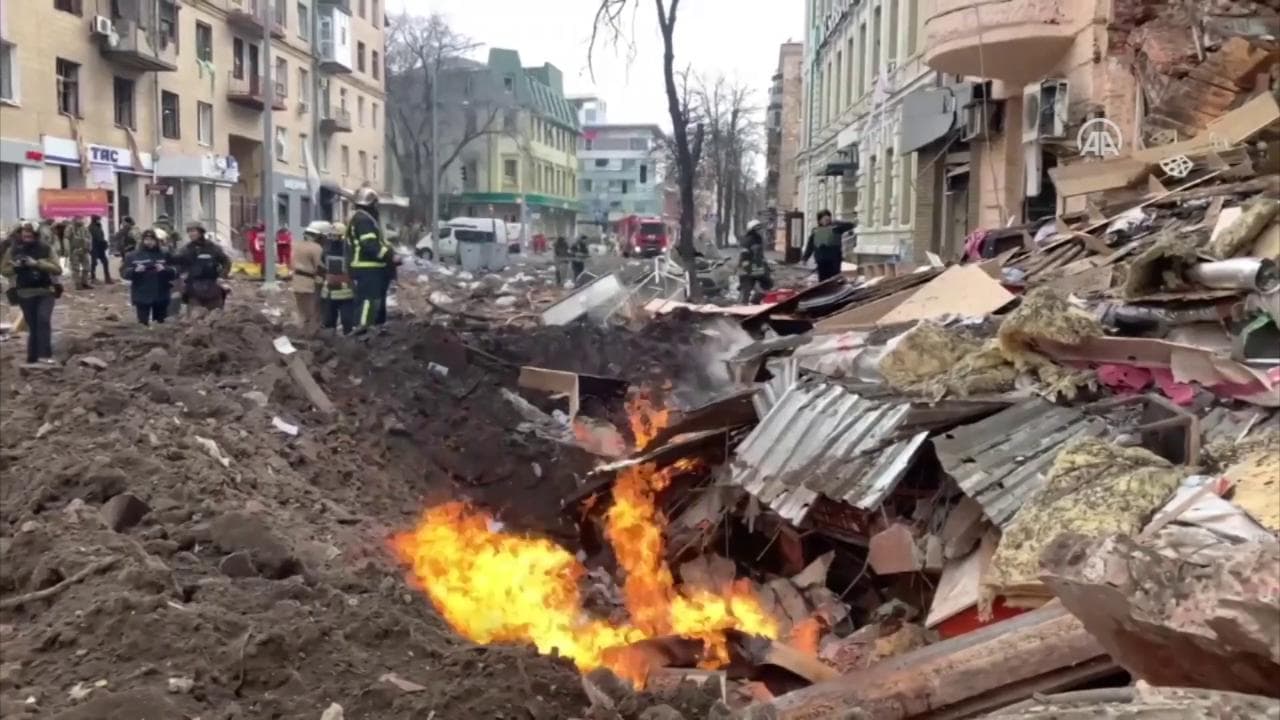 Ucraina, i cento giorni di guerra: dalle bombe sulle città alla fuga dei civili, il videoracconto