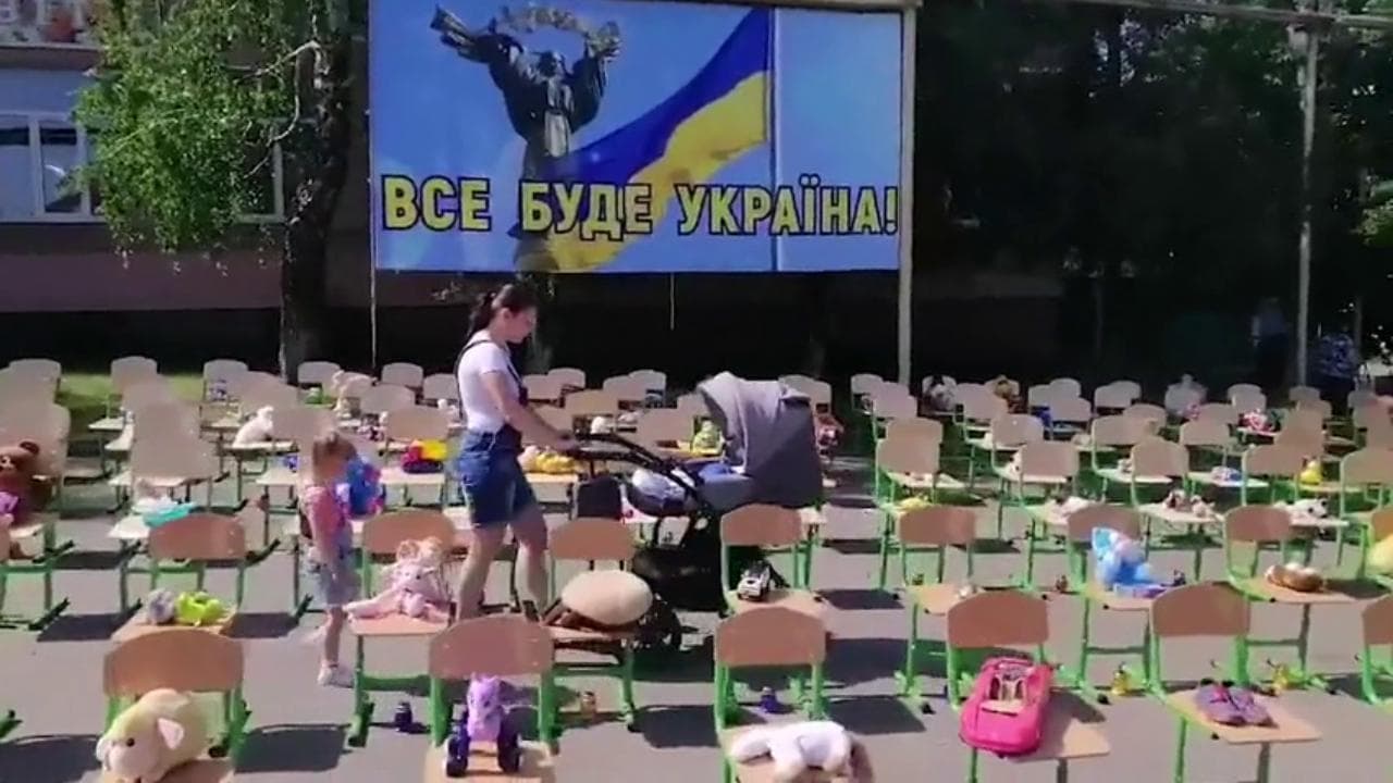 Dobroslav: giocattoli abbandonati e un requiem per ricordare i bambini vittime della guerra
