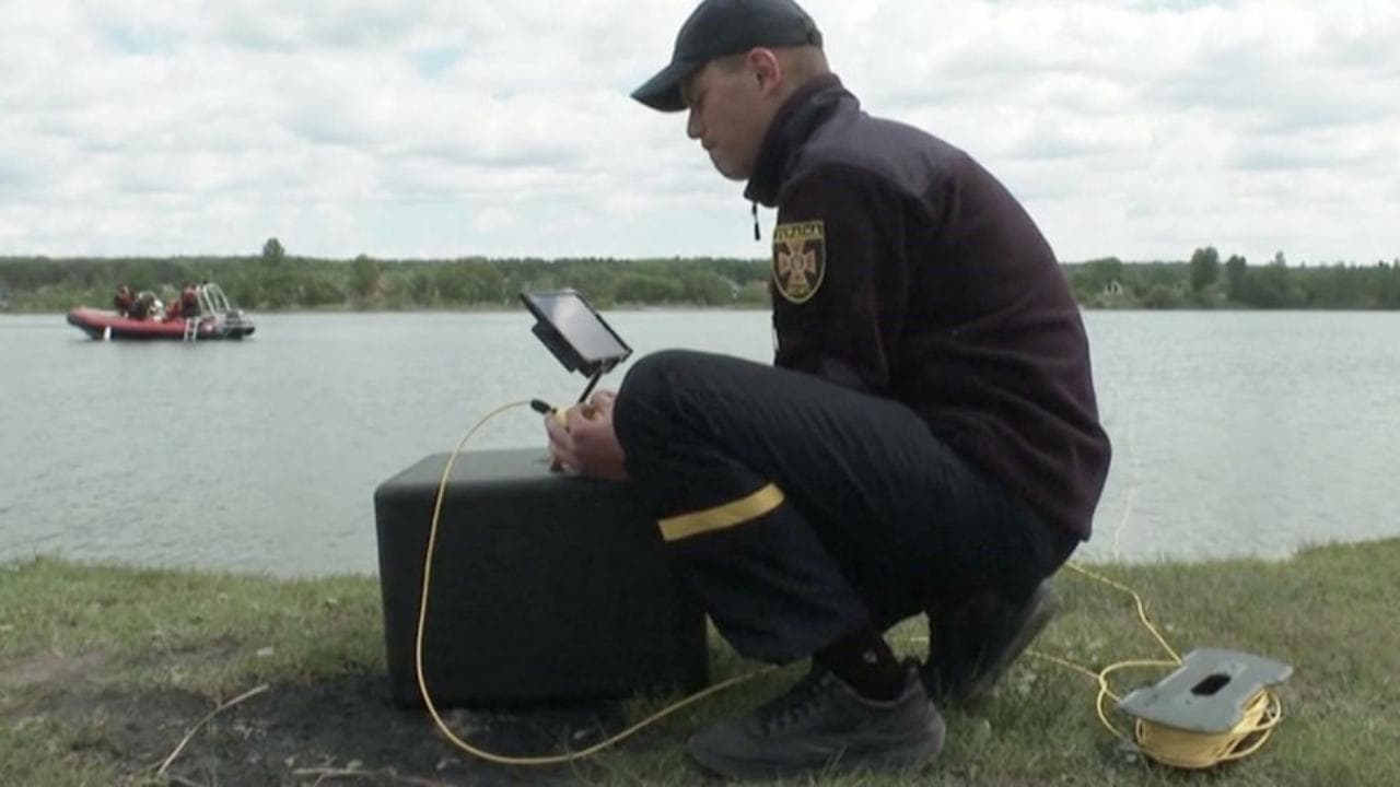 Ucraina, lo minamento nella acque di un lago balneabile vicino a Kiev