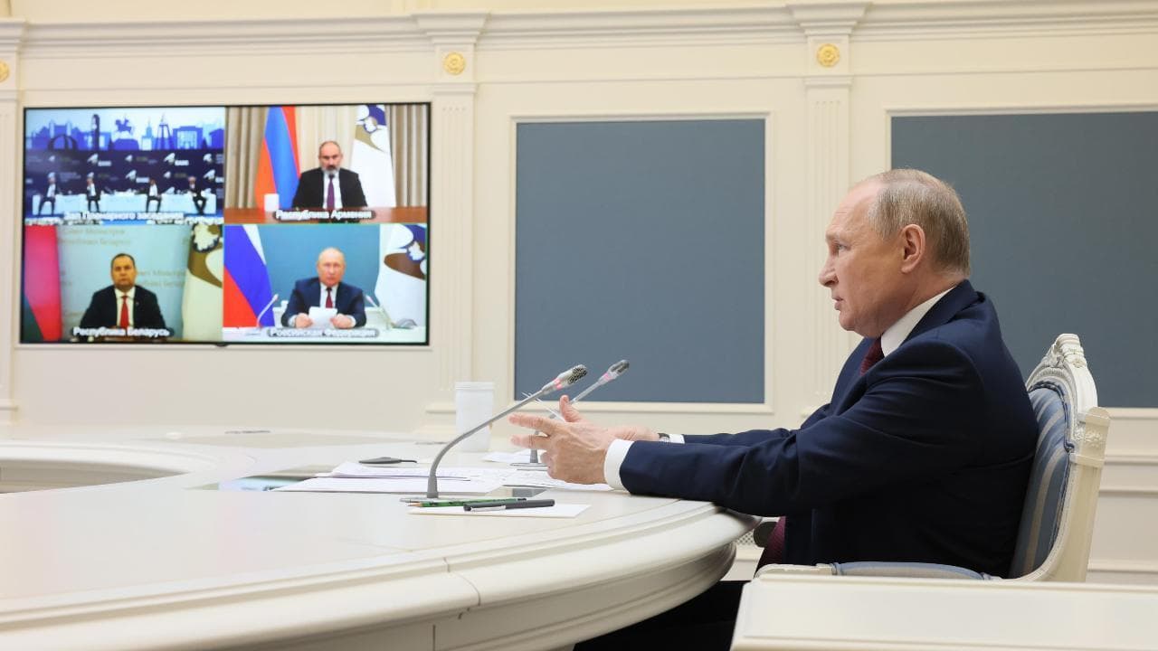 Putin: "Stiamo diventando più forti grazie alle sanzioni"