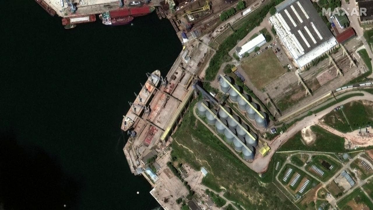 L'accusa della Cnn: "Ecco le navi russe che caricano grano ucraino rubato"