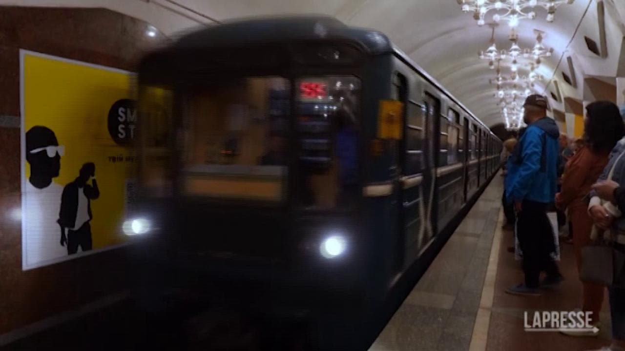 Kharkiv verso il lento ritorno alla normalità: la metropolitana torna in servizio dopo 3 mesi di guerra