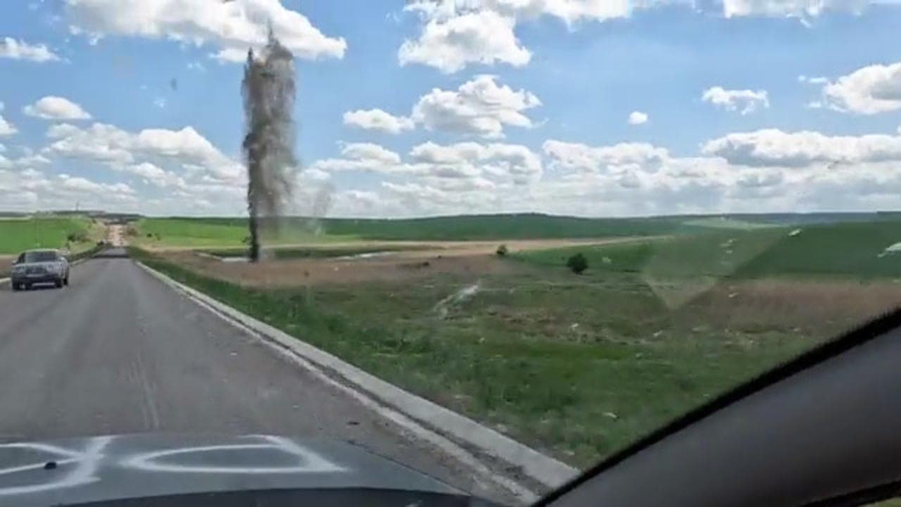 Donbass, la disperata fuga in auto tra le bombe