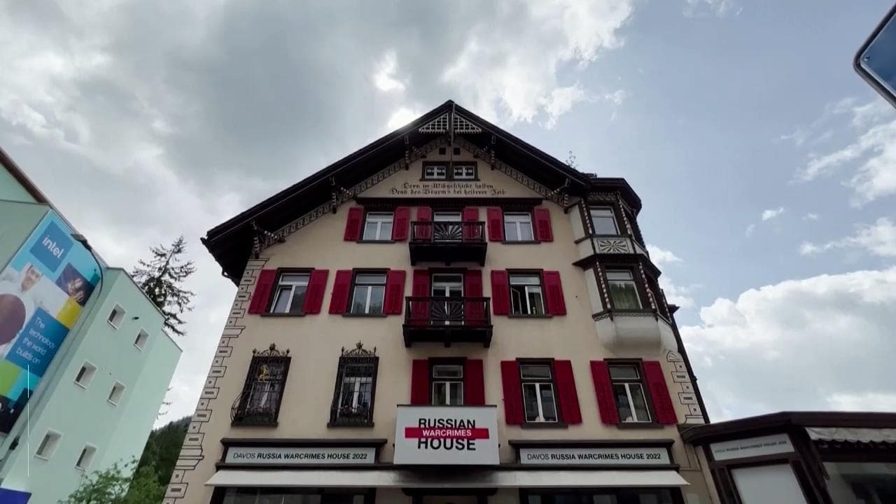 Davos, la "casa russa" diventa una mostra sui crimini di guerra in Ucraina