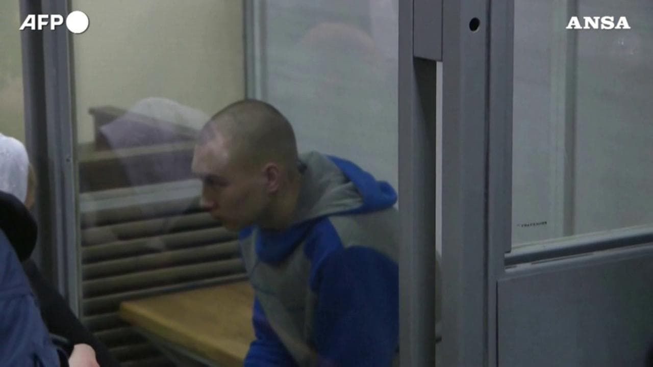 Il soldato russo Vadim, al processo in Ucraina, si dichiara colpevole di crimini di guerra