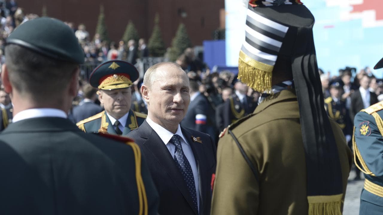 Dal 1965 a Putin, come la parata del 9 maggio russo ha cambiato ideologia: il racconto dello storico Giovanni De Luna