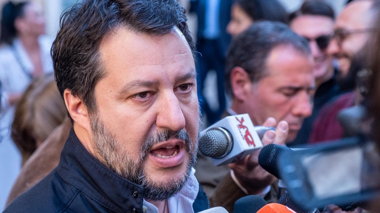 Salvini a Radio Capital: "Chiediamoci dove vanno le armi che stiamo dando agli ucraini"