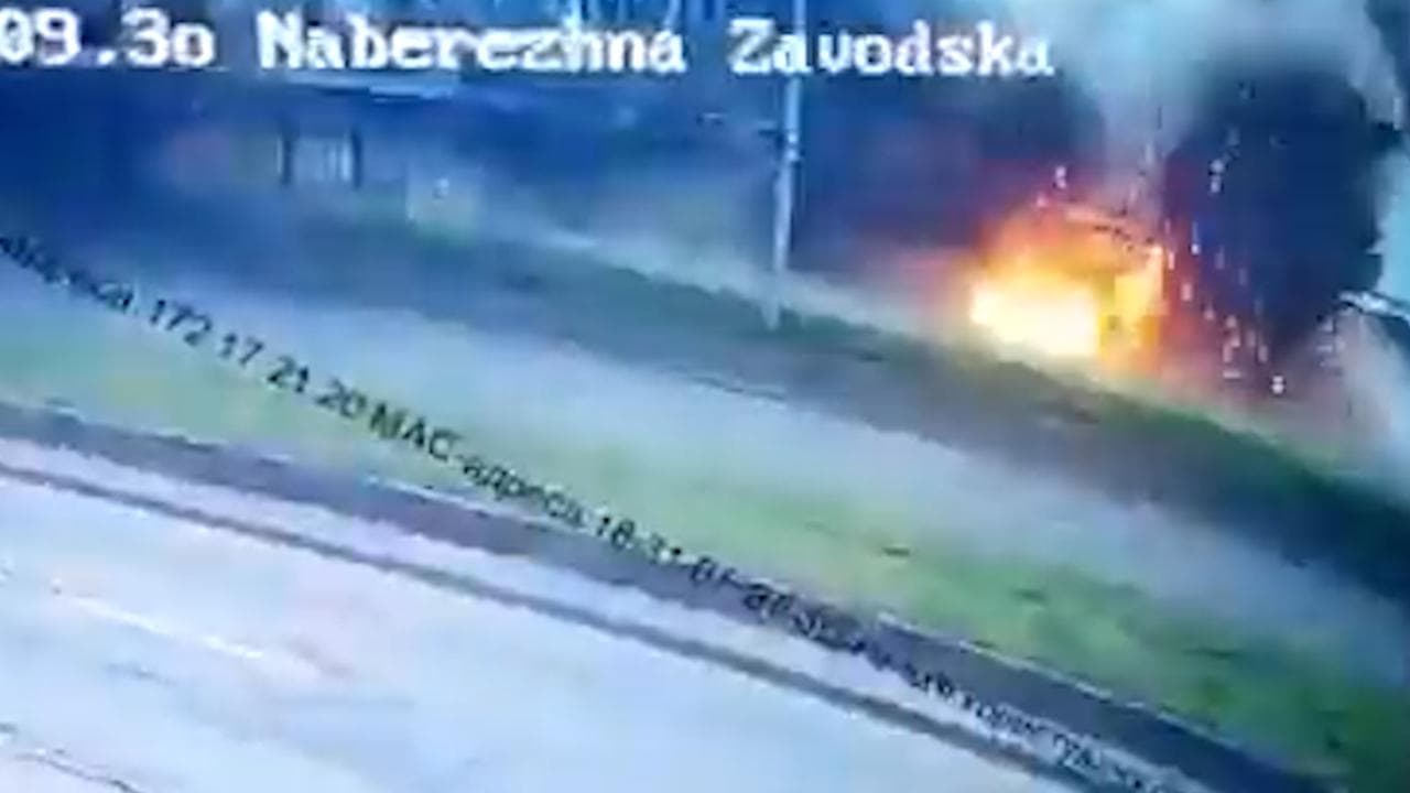 Attacco al ponte che rifornisce il Donbass