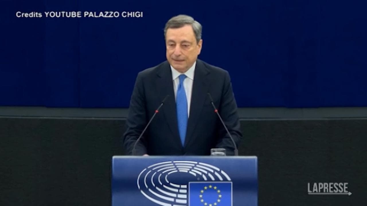 Guerra in Ucraina, Draghi a Strasburgo: "Non esiste equivalenza tra chi invade e chi resiste"