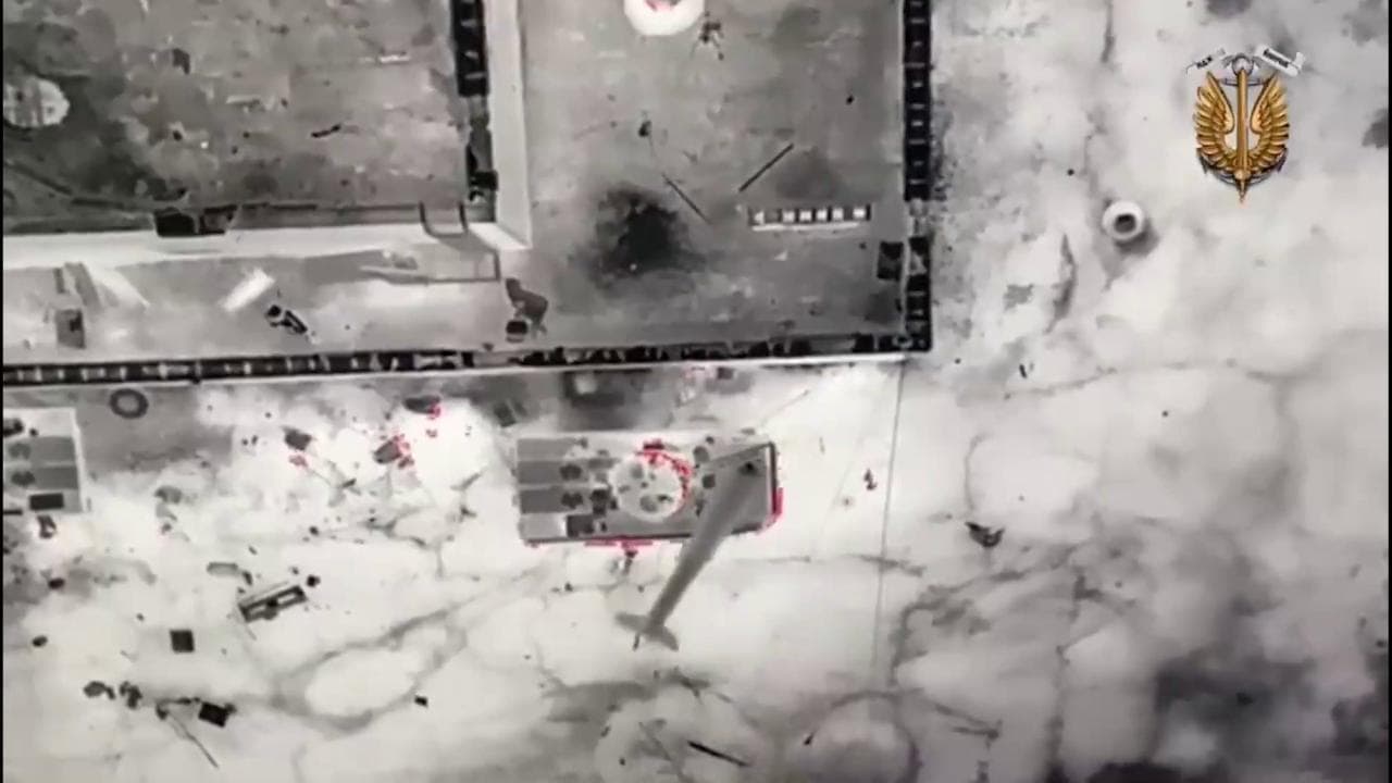 Il drone dei marines ucraini va a bersaglio: i due tank russi vengono distrutti