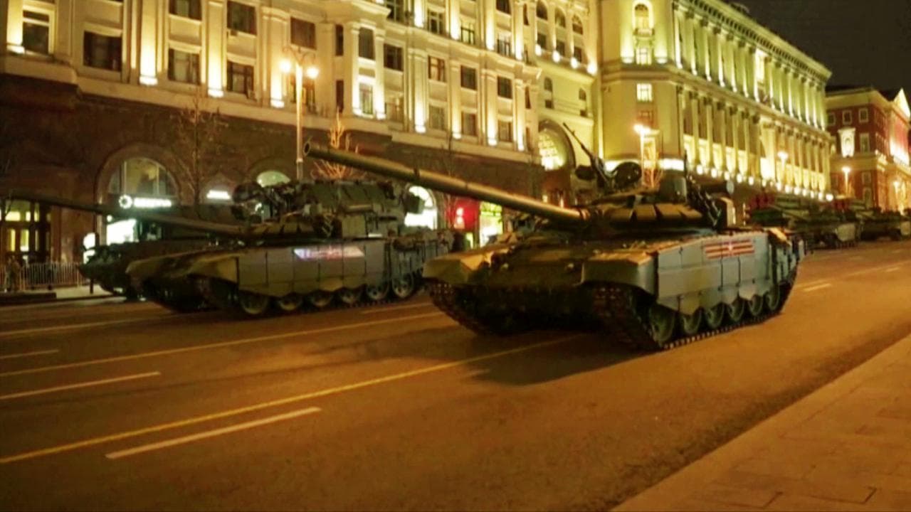 Russia, le prove della parata del 9 maggio: a Mosca sfilano veicoli militari e armi pesanti