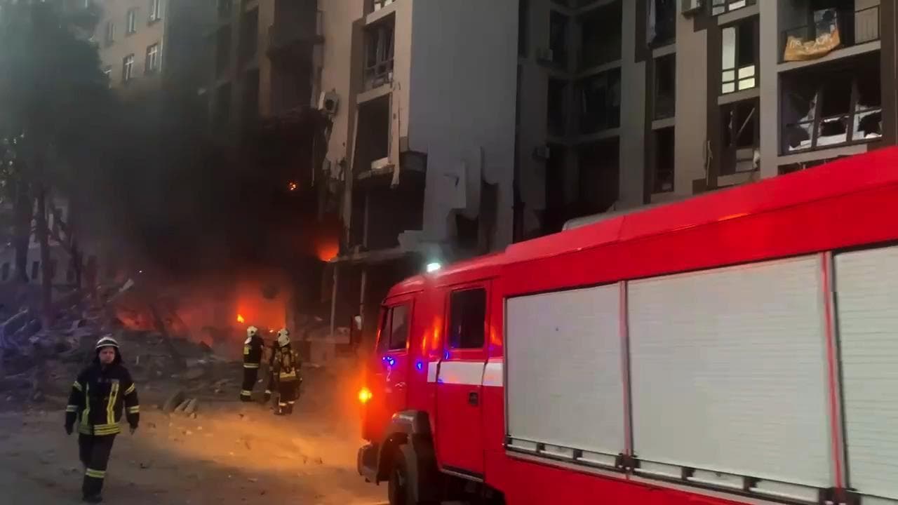 Gli edifici distrutti dai missili lanciati su Kiev durante l'incontro Zelensky-Guterres