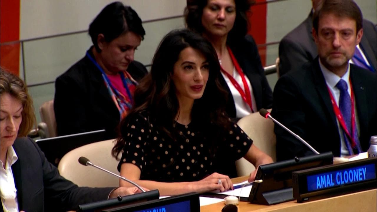 Amal Clooney al Consiglio Onu: "L'Ucraina è un mattatoio nel cuore dell'Europa"