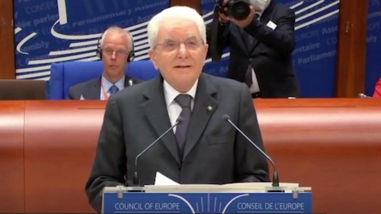 Mattarella: "Guerra in Ucraina responsabilità del Cremlino, l'Ue lavori per la pace"