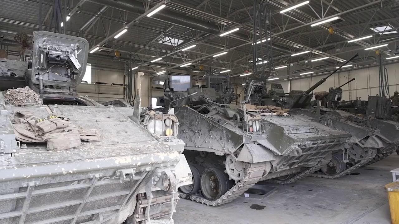 Estonia, la Nato fa esercitazioni militari al confine russo e rilascia un video clip delle manovre
