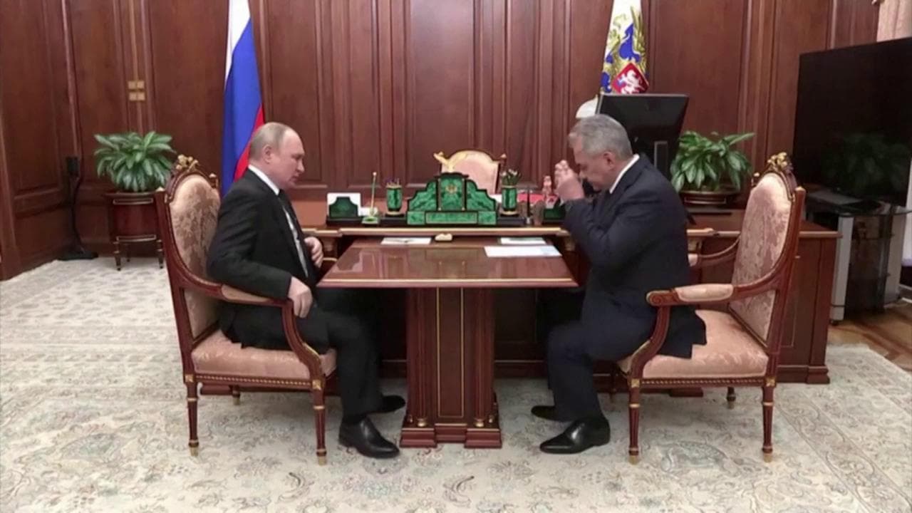 Putin a Shoigu: "Non attaccate l'acciaieria Azovstal, ma fate sì che non voli nemmeno una mosca"