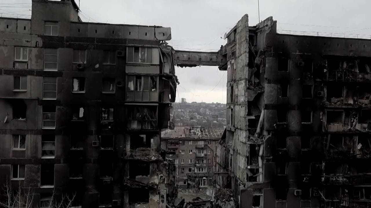 Ucraina, la città di Mariupol è ridotta ad un cumulo di macerie: le immagini dal drone