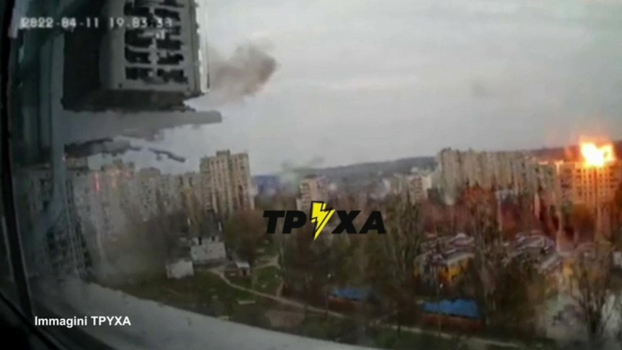 Kharkiv, continuano i bombardamenti: il momento dell'attacco a un orfanotrofio