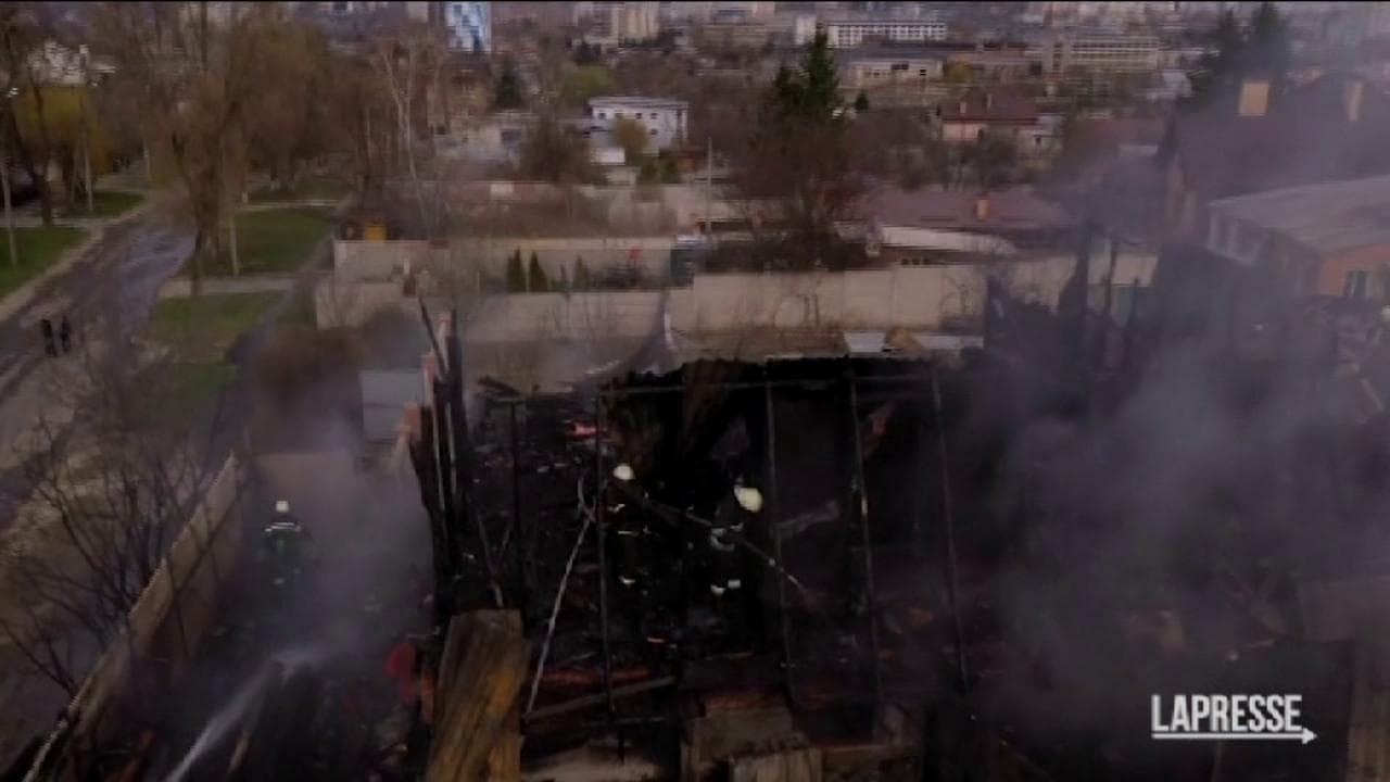 Bombardamenti a Kharkiv, almeno 5 morti, tra cui un bambino. La disperazione degli abitanti