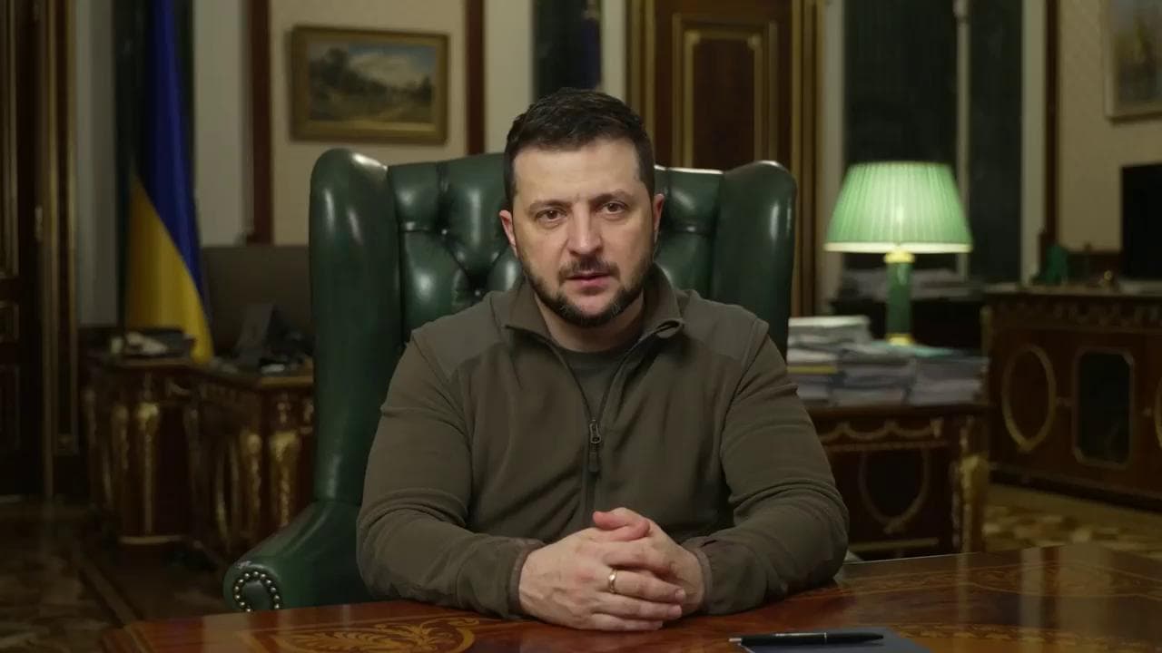 Zelensky: "Russi preparano campagna del terrore. A Mariupol potrebbero usare armi chimiche"