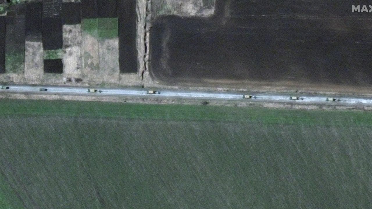 Ucraina, nelle foto satellitari lo spostamento dei russi verso il Donbass