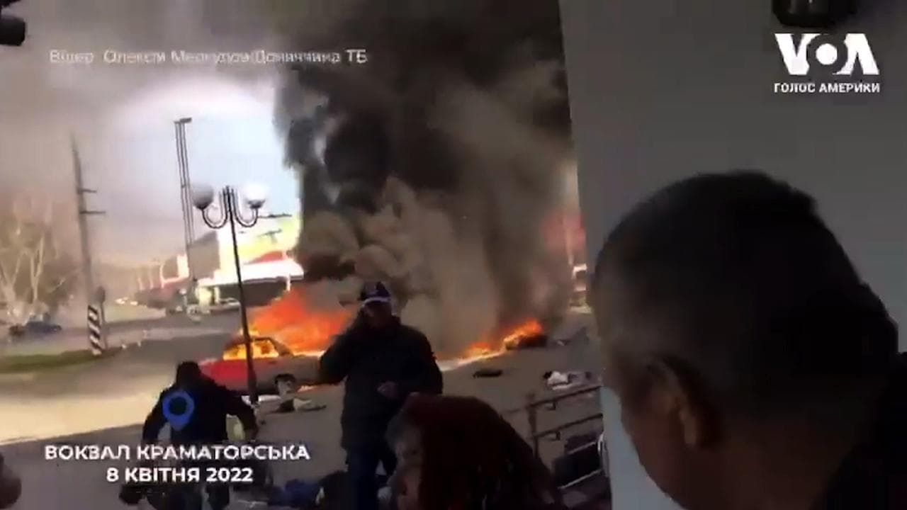 Ucraina, sgomento e urla: nella stazione di Kramatorsk subito dopo l'esplosione