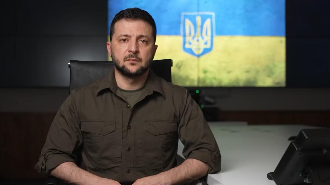 Ucraina, Zelensky: "Attacco a Kramatorsk ennesimo crimine di guerra dei russi"