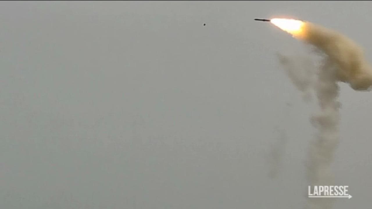 Attacco missilistico dei russi sull'Ucraina orientale: il video rilasciato da Mosca